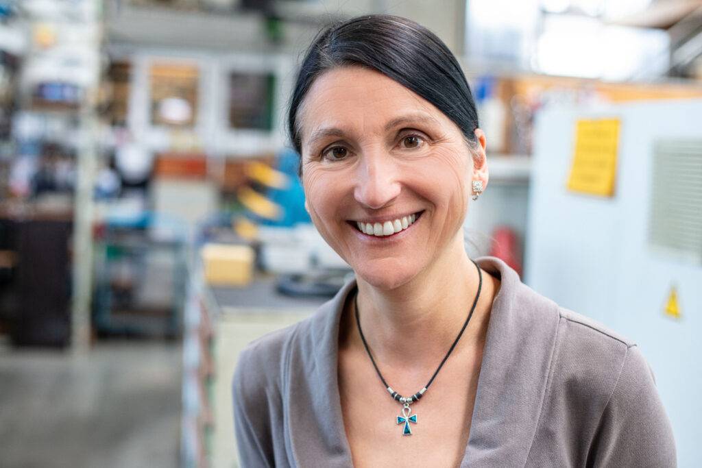 Frau Rogalli, Angebote und Auslandskommunikation bei Fecht Hydraulik