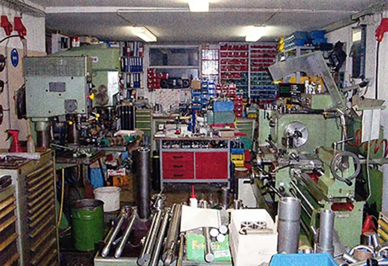Maschinen in der ersten Werkstatt von Fecht Hydraulik
