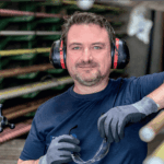 Mitarbeiter in der Fertigung von Fecht Hydraulik