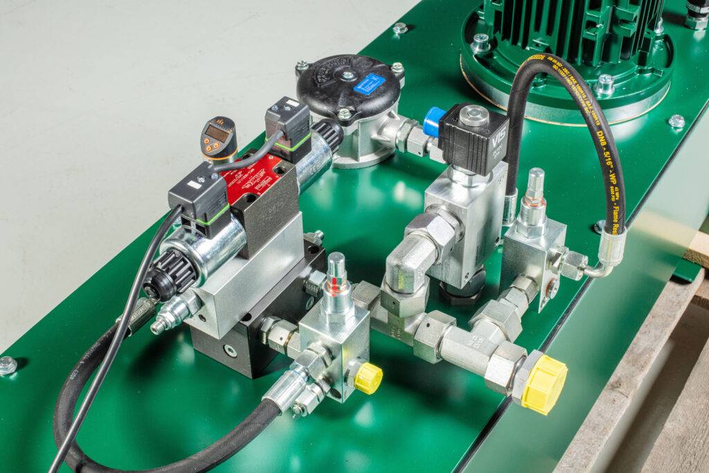 Ventilblock eines Hydraulikaggregats in der Fertigung von Fecht Hydraulik