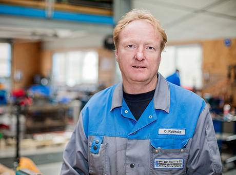 Herr Rebholz, Service und Reparatur bei Fecht Hydraulik
